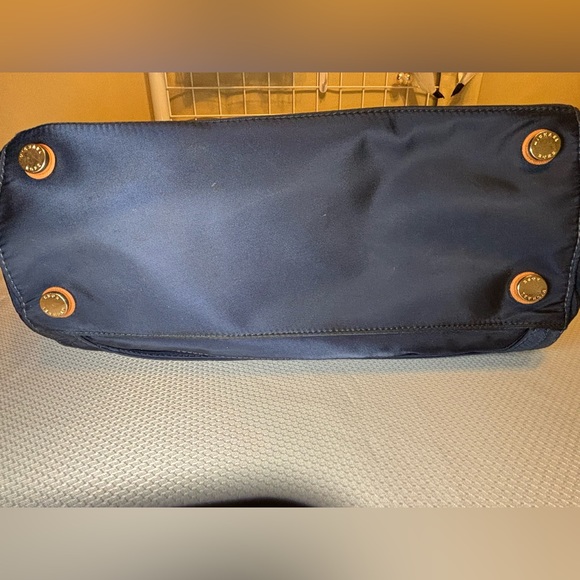 Michael Kors Nylon Kelsey Tote handbag Navy Camel - Picture 5 of 5